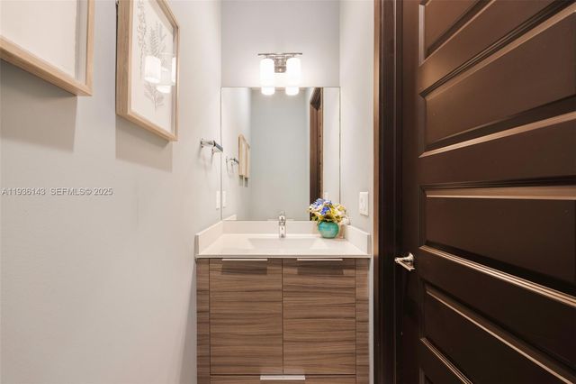 8811 NW 154th Ter, Miami Lakes, FL 33018