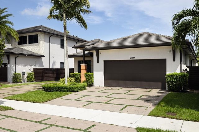 8811 NW 154th Ter, Miami Lakes, FL 33018