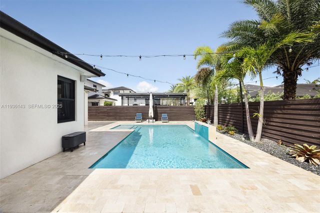 8811 NW 154th Ter, Miami Lakes, FL 33018