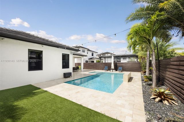 8811 NW 154th Ter, Miami Lakes, FL 33018