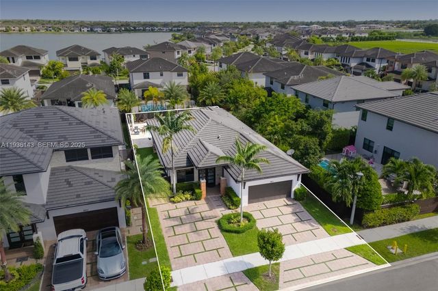 8811 NW 154th Ter, Miami Lakes, FL 33018