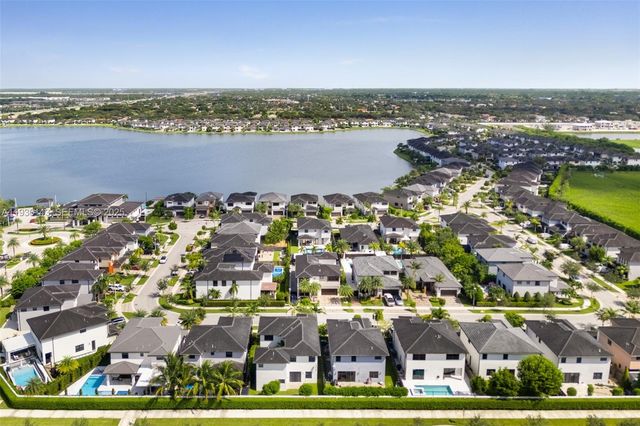 8811 NW 154th Ter, Miami Lakes, FL 33018