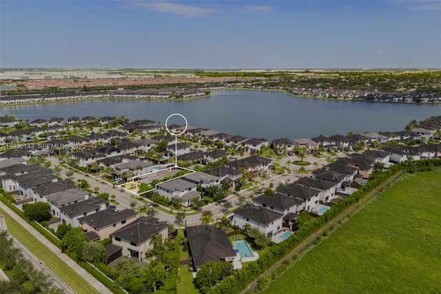 8811 NW 154th Ter, Miami Lakes, FL 33018