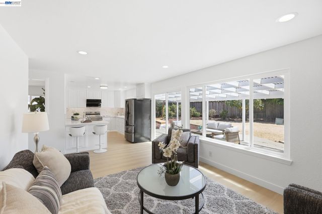 31396 Santa Elena Way, Union City, CA 94587