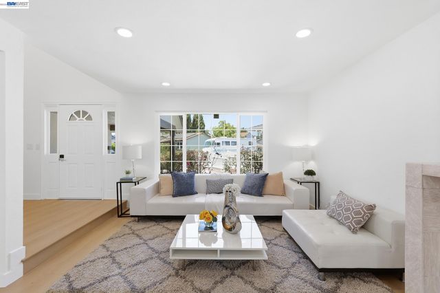 31396 Santa Elena Way, Union City, CA 94587