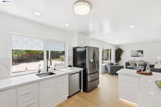 31396 Santa Elena Way, Union City, CA 94587
