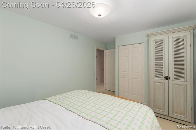 4330 S Mcnay Court, West Bloomfield, MI 48323