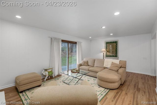 4330 S Mcnay Court, West Bloomfield, MI 48323