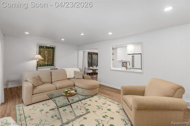 4330 S Mcnay Court, West Bloomfield, MI 48323