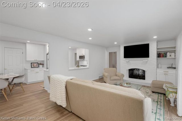4330 S Mcnay Court, West Bloomfield, MI 48323