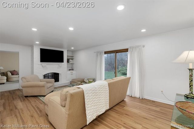 4330 S Mcnay Court, West Bloomfield, MI 48323