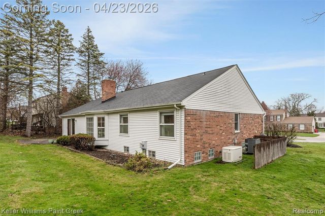 4330 S Mcnay Court, West Bloomfield, MI 48323