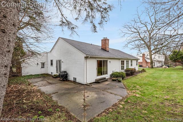 4330 S Mcnay Court, West Bloomfield, MI 48323