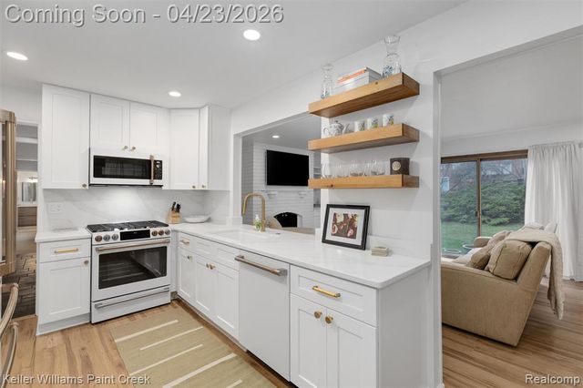 4330 S Mcnay Court, West Bloomfield, MI 48323