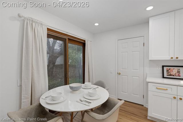 4330 S Mcnay Court, West Bloomfield, MI 48323