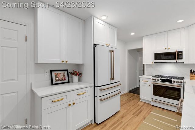 4330 S Mcnay Court, West Bloomfield, MI 48323