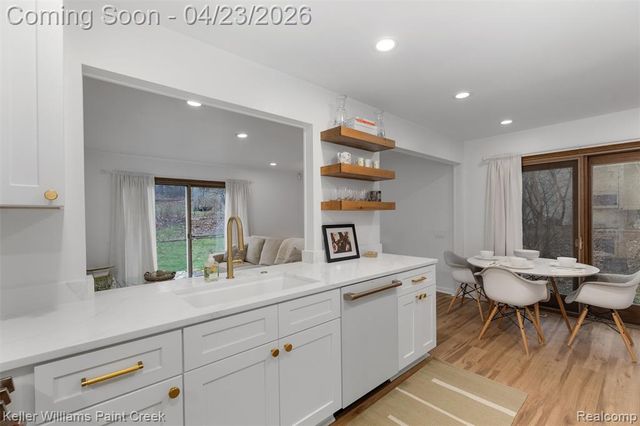 4330 S Mcnay Court, West Bloomfield, MI 48323
