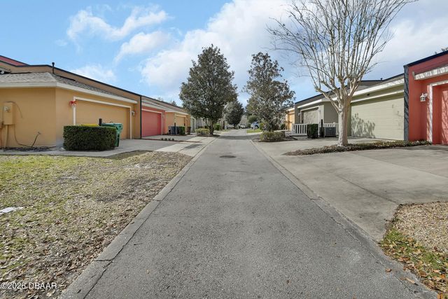 202 Woodhouse Lane, Deland, FL 32724