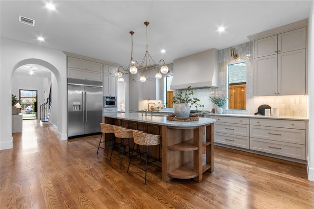 8611 San Fernando Way, Dallas, TX 75218