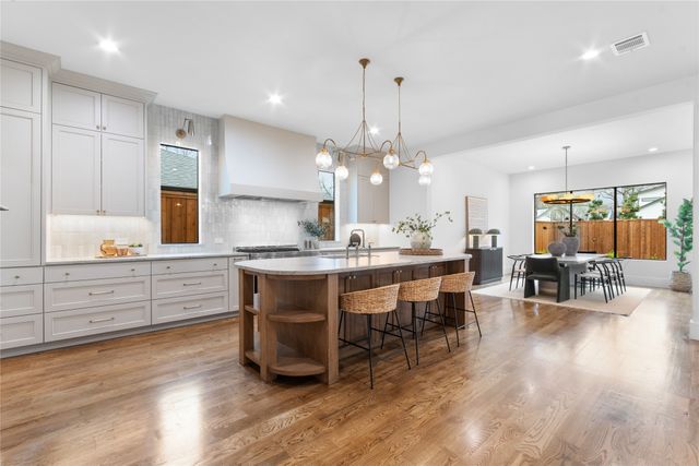 8611 San Fernando Way, Dallas, TX 75218