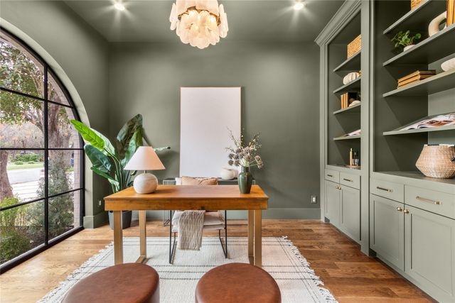 8611 San Fernando Way, Dallas, TX 75218