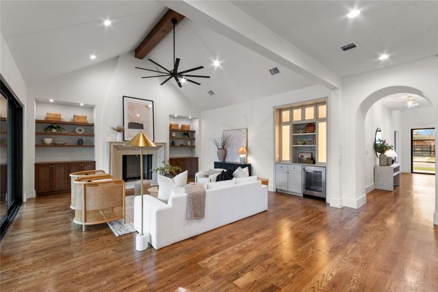 8611 San Fernando Way, Dallas, TX 75218