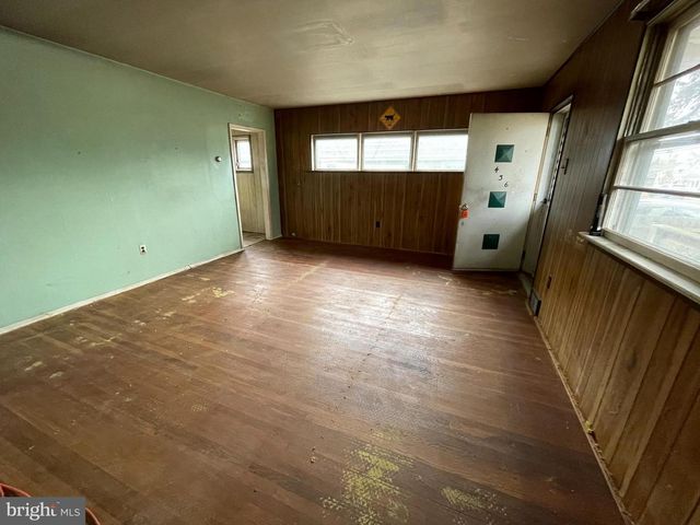 436 S 9TH ST, North Wales, PA 19454