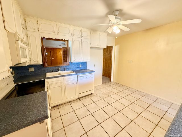 1050 Elizabeth, New Braunfels, TX 78130