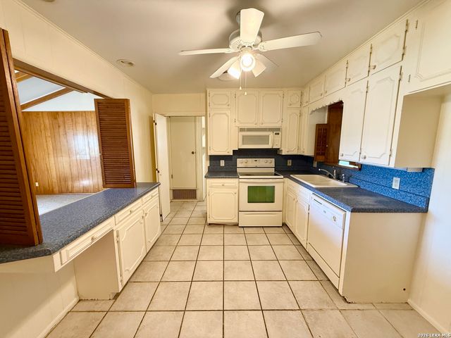 1050 Elizabeth, New Braunfels, TX 78130