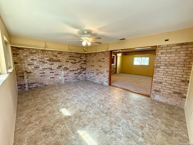 1050 Elizabeth, New Braunfels, TX 78130