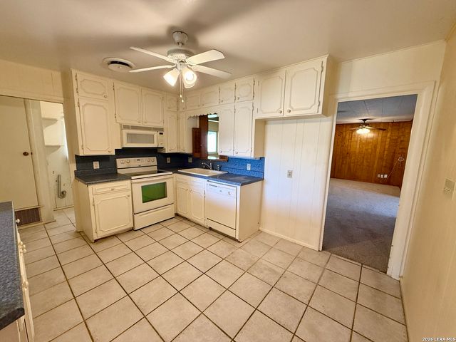 1050 Elizabeth, New Braunfels, TX 78130