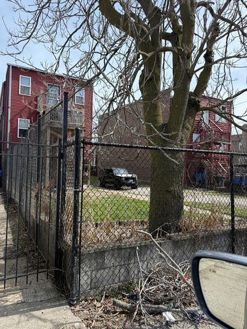 830 N SPRINGFIELD Avenue, Chicago, IL 60651