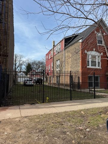 830 N SPRINGFIELD Avenue, Chicago, IL 60651