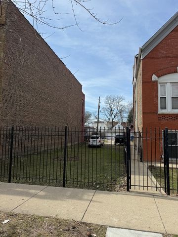 830 N SPRINGFIELD Avenue, Chicago, IL 60651