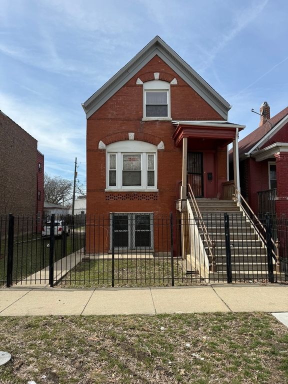 830 N SPRINGFIELD Avenue, Chicago, IL 60651