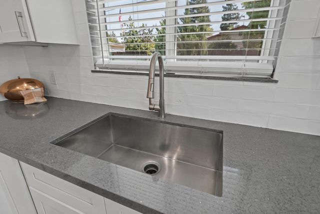 932 Coloma Way, Roseville, CA 95661