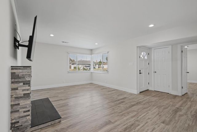 932 Coloma Way, Roseville, CA 95661