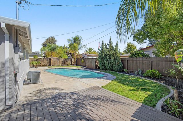932 Coloma Way, Roseville, CA 95661