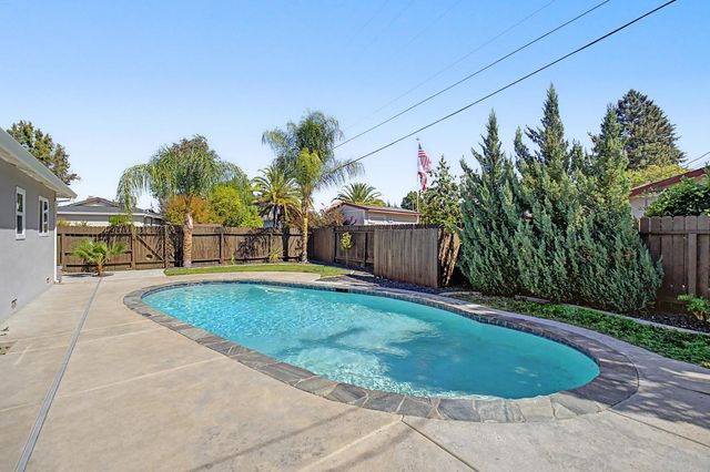 932 Coloma Way, Roseville, CA 95661