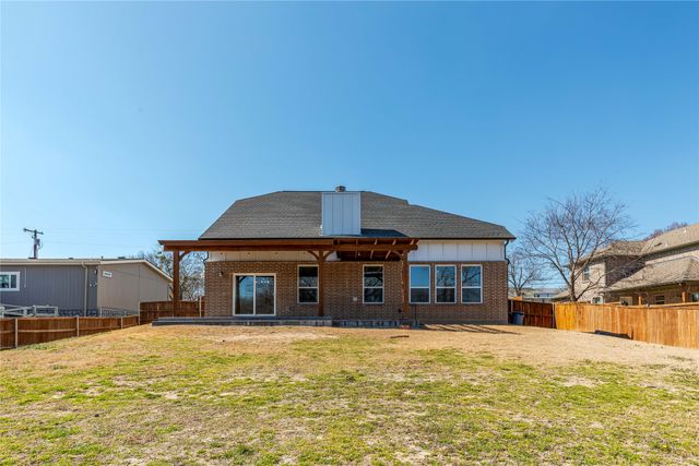 285 N Sherman Avenue, Van Alstyne, TX 75495