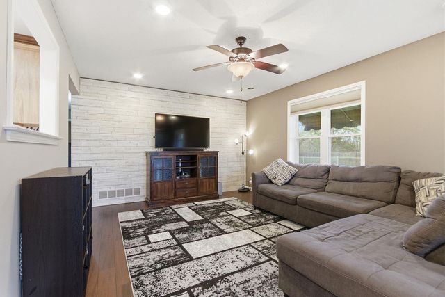 1401 HICKAM DR, Columbia, MO 65202