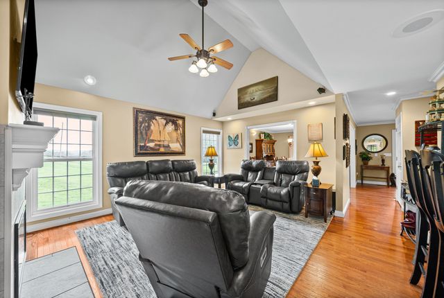 590A Lindsey Hollow Rd, Gallatin, TN 37066