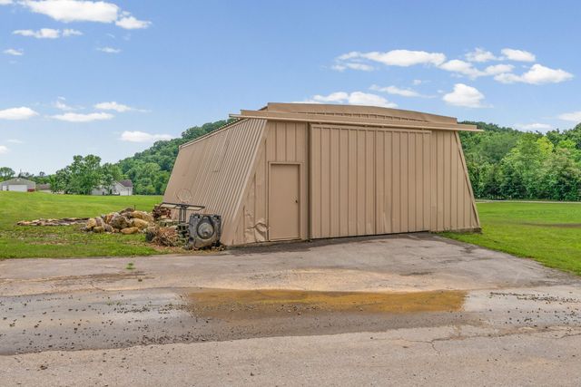 590A Lindsey Hollow Rd, Gallatin, TN 37066