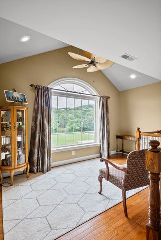 590A Lindsey Hollow Rd, Gallatin, TN 37066