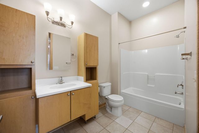 3640 Wooddale Avenue S 305, Saint Louis Park, MN 55416