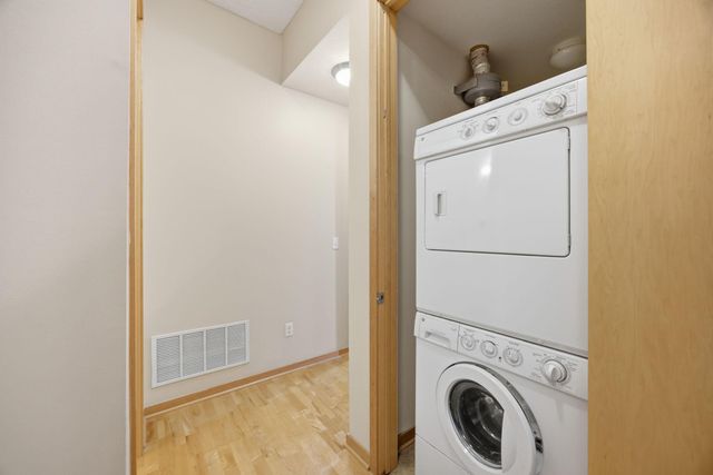 3640 Wooddale Avenue S 305, Saint Louis Park, MN 55416