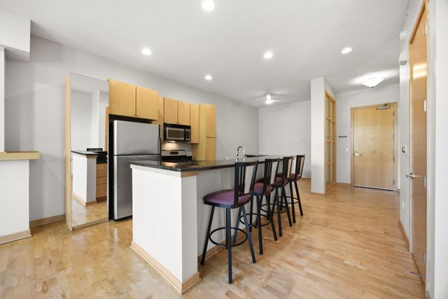 3640 Wooddale Avenue S 305, Saint Louis Park, MN 55416