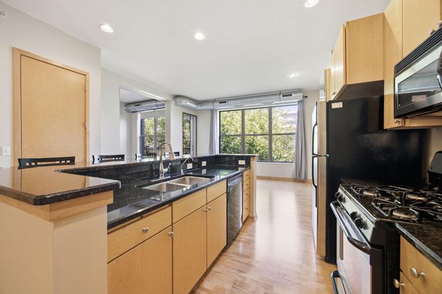 3640 Wooddale Avenue S 305, Saint Louis Park, MN 55416