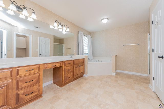 102 Ironwood Dr, Bonaire, GA 31005