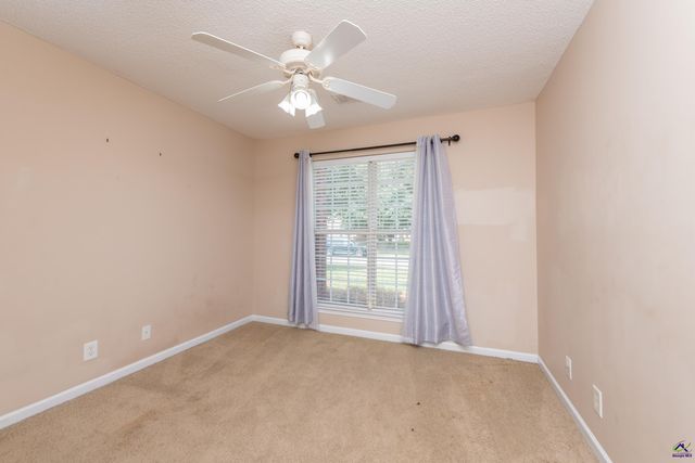 102 Ironwood Dr, Bonaire, GA 31005